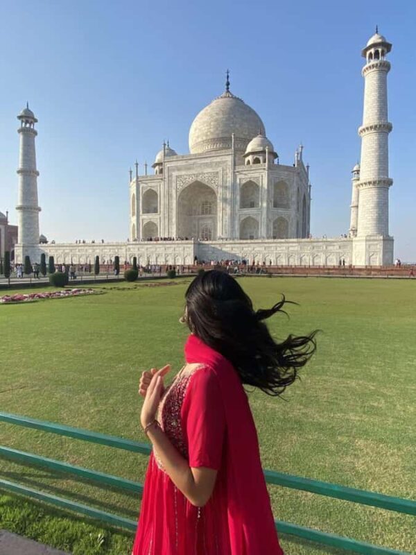 Sadar Bazaar Experience: Delhi to Agra Taj Mahal Day Trip - Guides and Local Insights