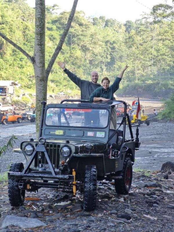safari-merapi-jeep-sunrise-kedung-kayang-waterfall-borobudur