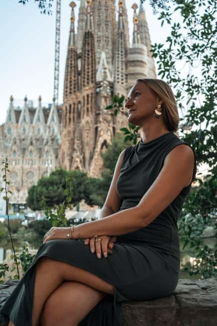 Sagrada Familia 2in1: Guided Tour + Photo/Video - Key Points