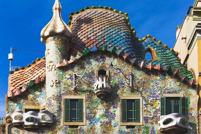 sagrada-familia-and-gaudi-private-tour-with-skip-the-line-tickets