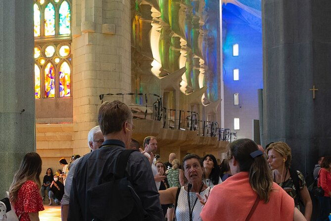 sagrada-familia-and-guell-park-private-tour-with-drink-and-tapa-2