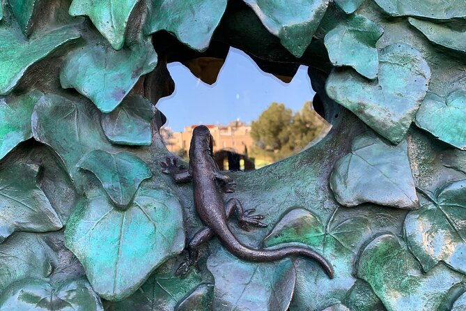 sagrada-familia-and-guell-park-private-tour-with-drink-and-tapa-2