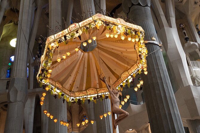 sagrada-familia-and-guell-park-private-tour-with-drink-and-tapa