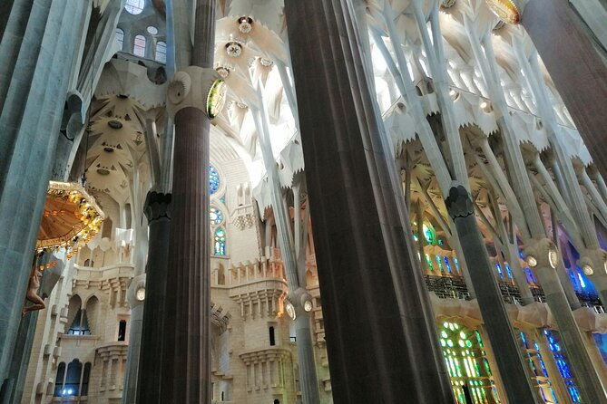 sagrada-familia-and-park-guell-guided-tour-with-transport