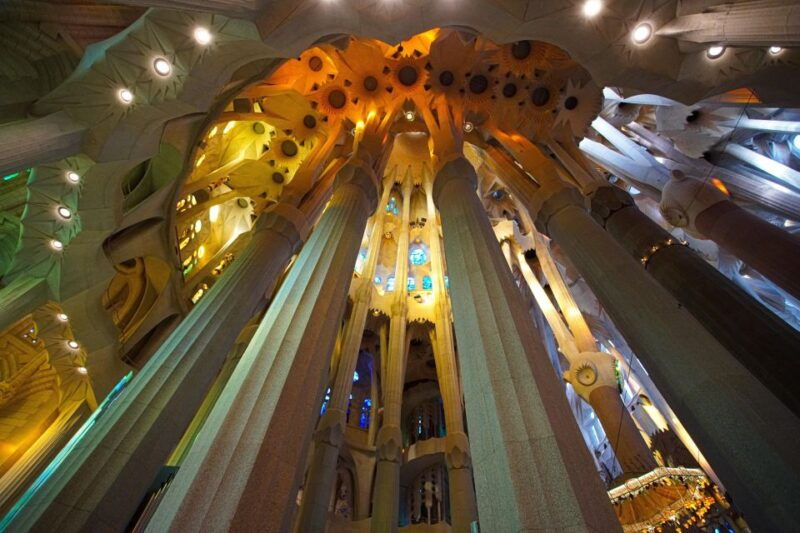 sagrada-familia-and-sailing-experience