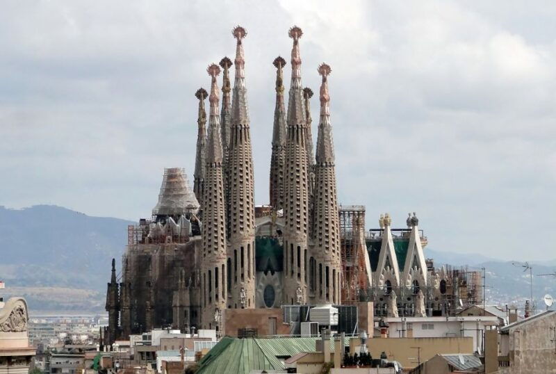 sagrada-familia-and-sailing-experience