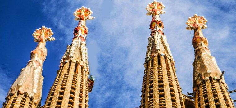 sagrada-familia-and-sailing-experience