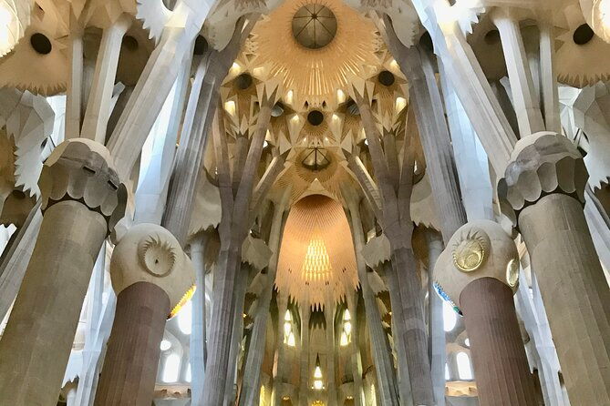 sagrada-familia-casa-mila-gaudis-icons-guided-tour-with-cava