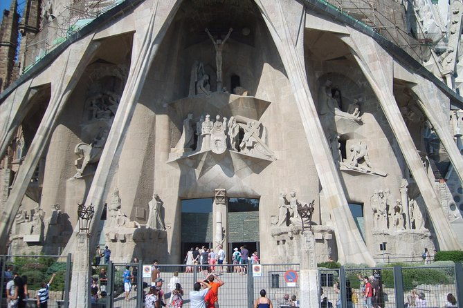 sagrada-familia-evening-private-tour-with-expert-guide