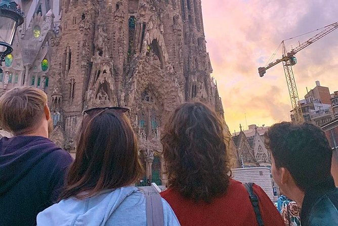 sagrada-familia-exterior-free-tour-stories-secrets-symbolism