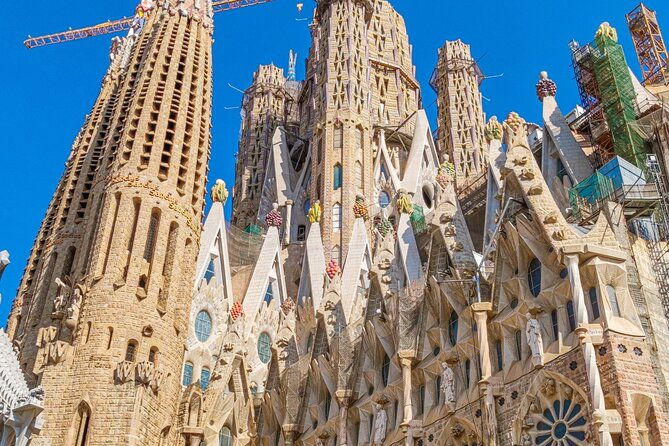 sagrada-familia-fast-track-guided-tour-with-optional-tower