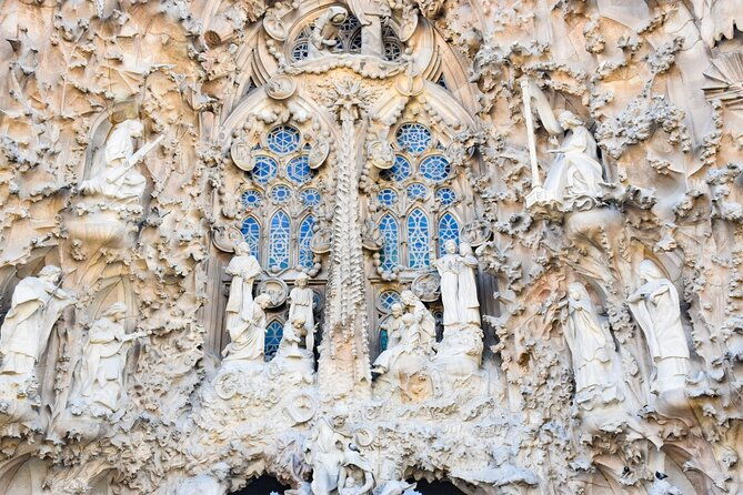 sagrada-familia-fast-track-guided-tour-with-towers-access