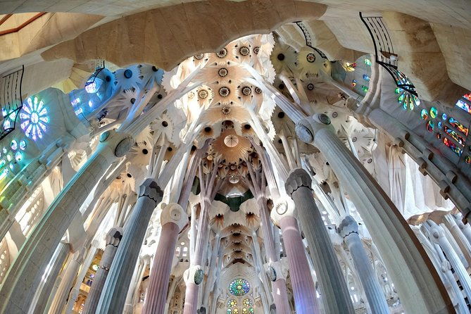 sagrada-familia-fast-track-guided-tour-with-towers-access
