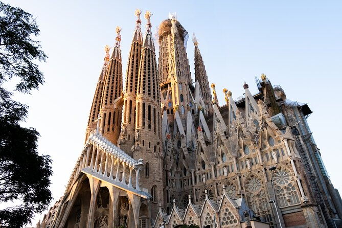 sagrada-familia-guided-tour-skip-the-line-ticket-in-barcelona