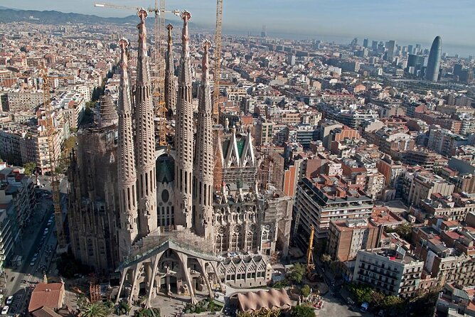 sagrada-familia-guided-tour-skip-the-line-ticket-in-barcelona