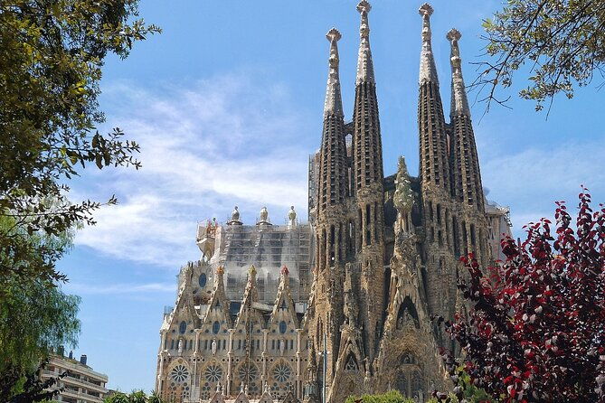 sagrada-familia-guided-tour-skip-the-line-ticket-in-barcelona