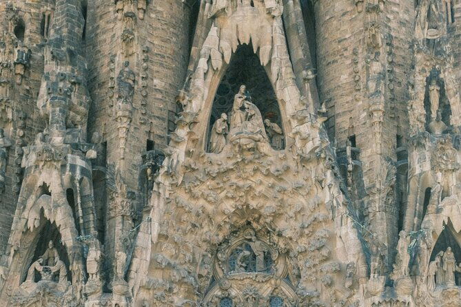 sagrada-familia-guided-tour-skip-the-line-ticket-in-barcelona