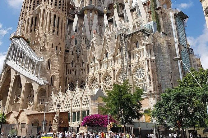 sagrada-familia-guided-tour-with-fast-track-entry