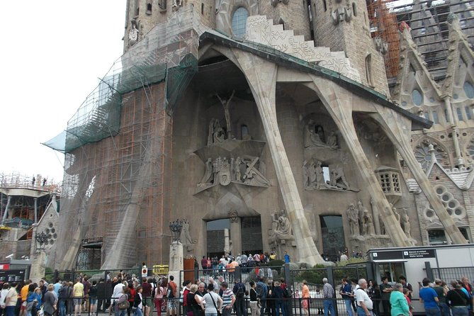 sagrada-familia-guided-tour-with-fast-track-entry