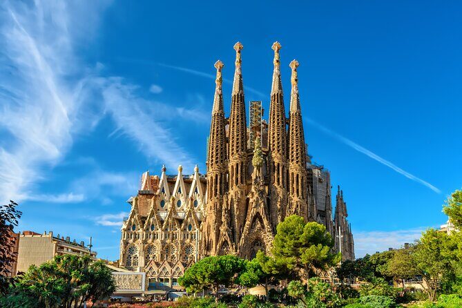 Sagrada Familia Guided Tour with Skip The Line Access - Key Points