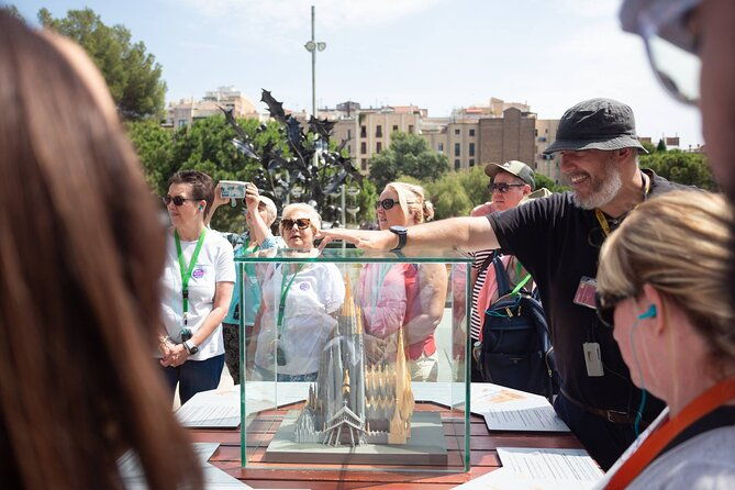 sagrada-familia-guided-tour-with-skip-the-line-ticket