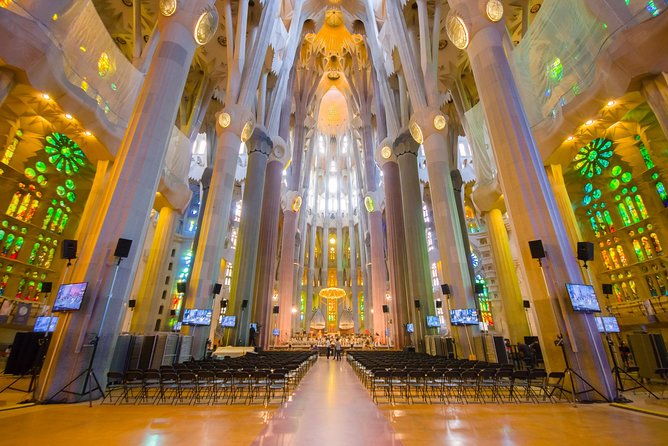 sagrada-familia-guided-tour-with-towers-access