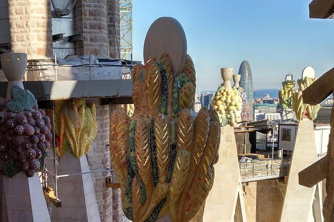 sagrada-familia-guided-tour-with-towers-access