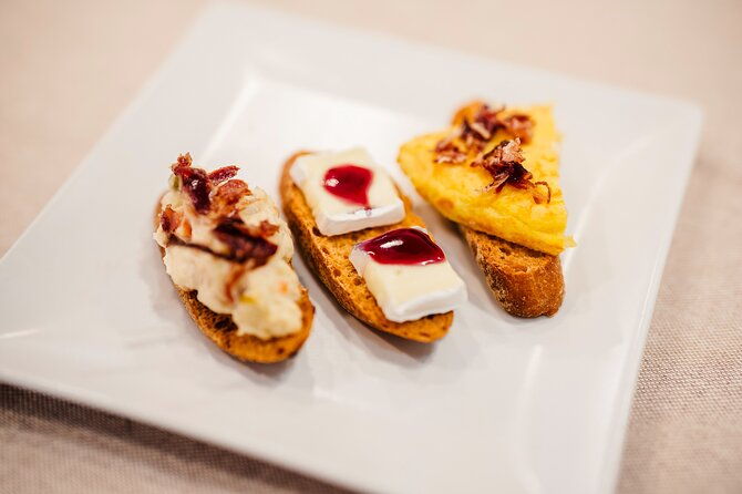 sagrada-familia-jamon-iberico-tasting-experience-with-cava