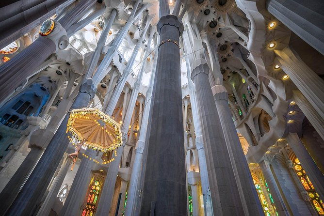 sagrada-familia-monolingual-tour-with-skip-the-line-ticket