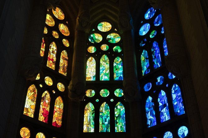 sagrada-familia-monolingual-tour-with-skip-the-line-ticket