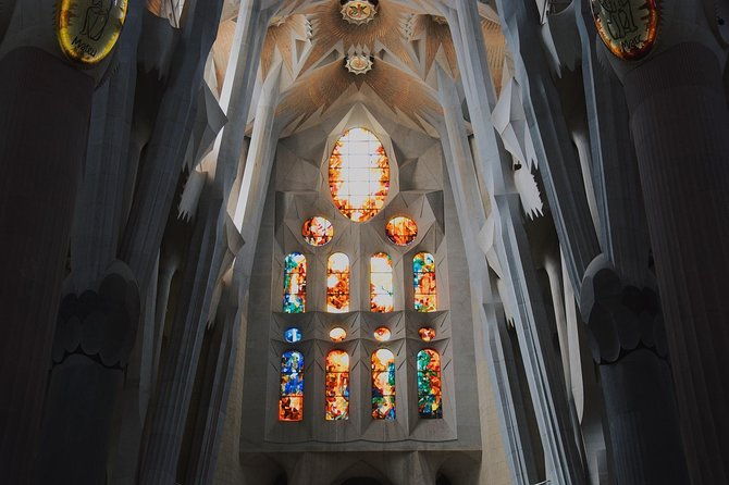 sagrada-familia-monolingual-tour-with-skip-the-line-ticket