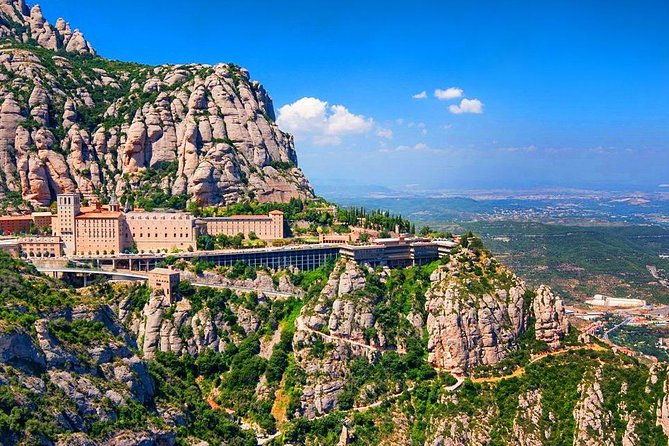 sagrada-familia-montserrat-private-tour-with-hotel-pick-up