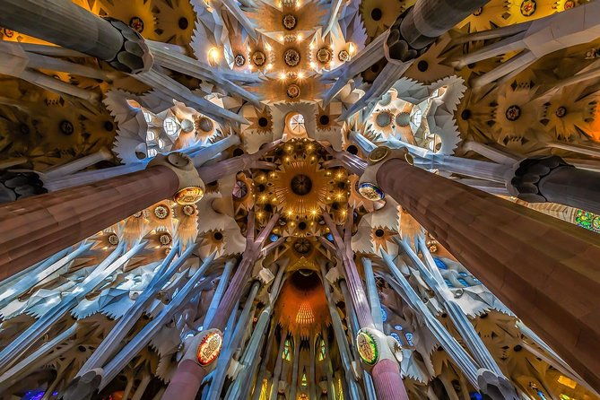 sagrada-familia-montserrat-small-group-tour-with-hotel-pick-up