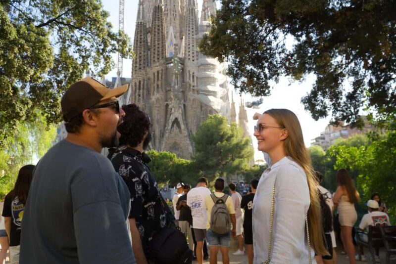 Sagrada Família & More: Barcelona Tour + Candy Tasting - Key Points
