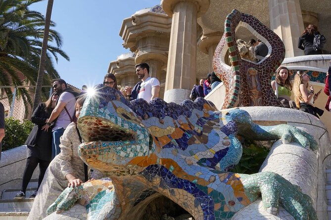 sagrada-familia-park-guell-guided-tour-with-skip-the-line