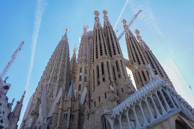 sagrada-familia-park-guell-guided-tour-with-skip-the-line