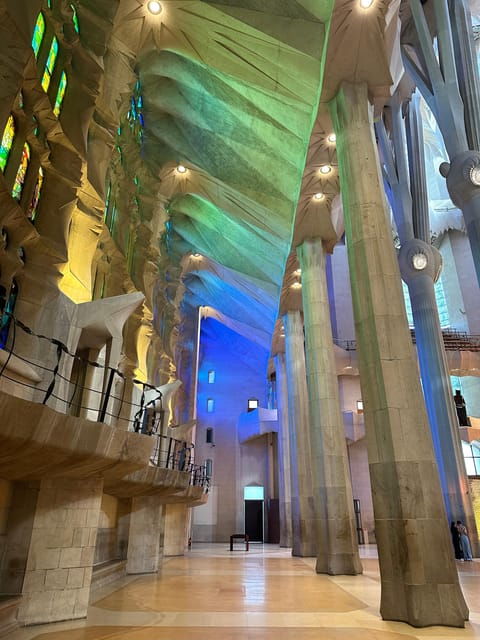 sagrada-familia-private-guided-tour-3