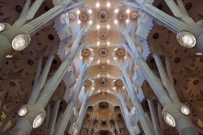 Sagrada Familia Skip-the-Line Private Tour with Guide - Inside the Tour: What You Can Expect