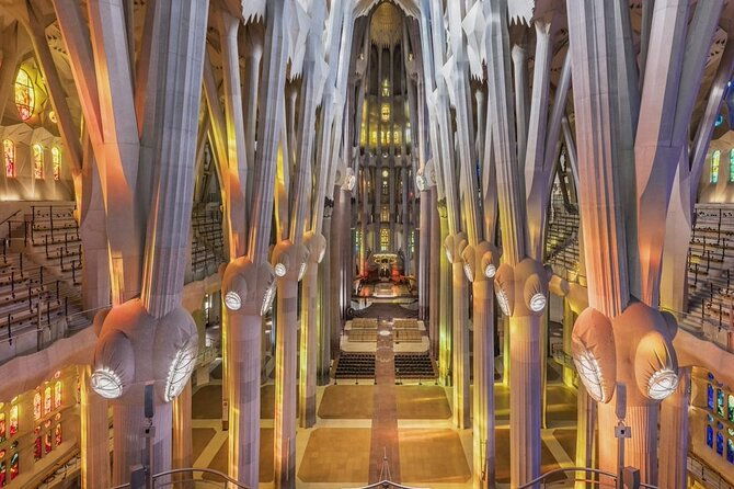 sagrada-familia-the-golden-hour-with-skip-the-line-tickets
