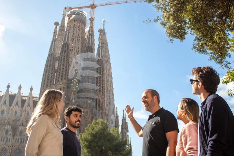 sagrada-familia-with-official-guide-fast-track-entry