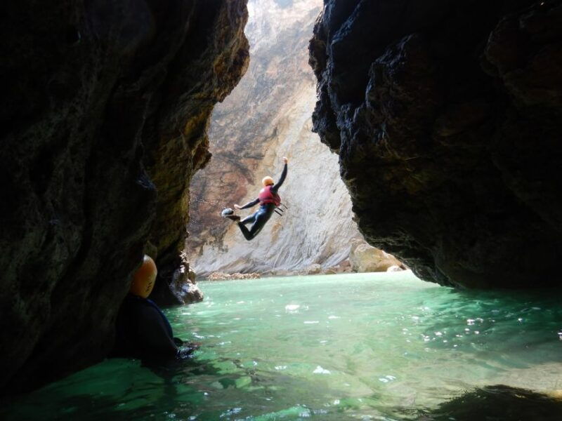 sagres-coasteering-swimming-cliff-jump-rock-climbing