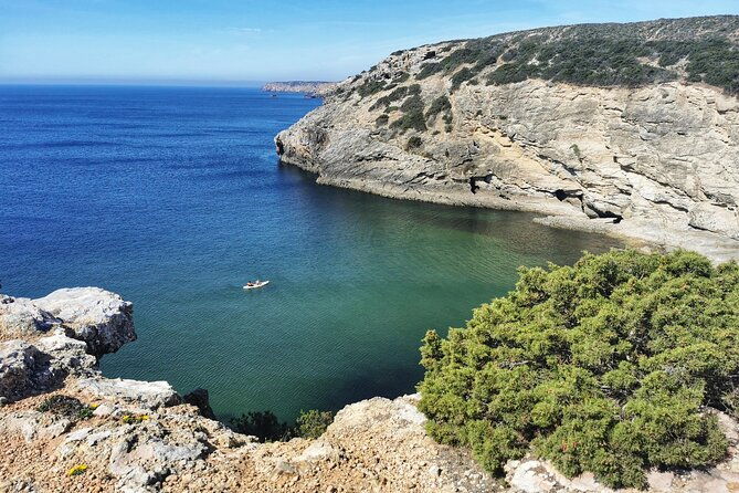 sagres-praia-da-ingrina-caves-guided-kayaking-tour