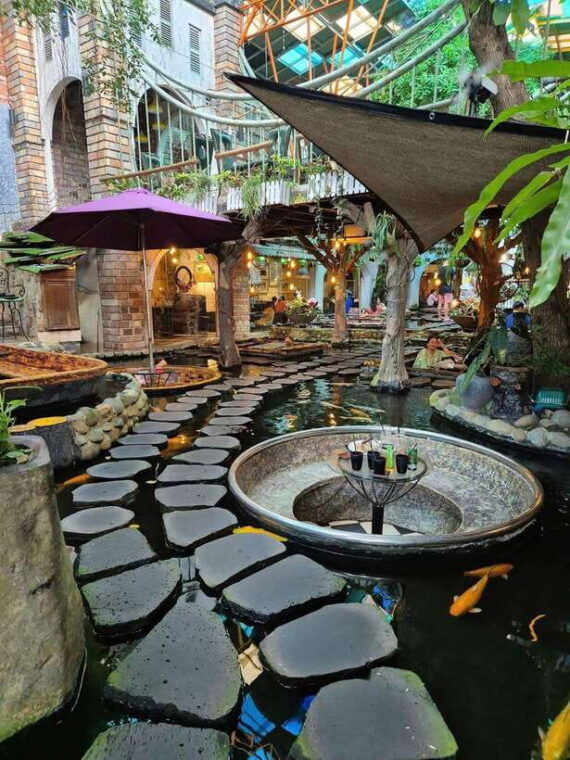 saigon-art-cafe-hopping-tour-w-van-gogh-monet-exhibit