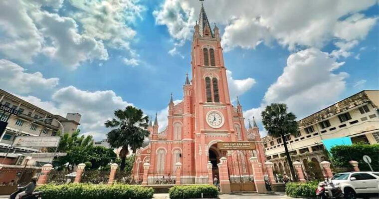 saigon-art-cafe-hopping-tour-w-van-gogh-monet-exhibit