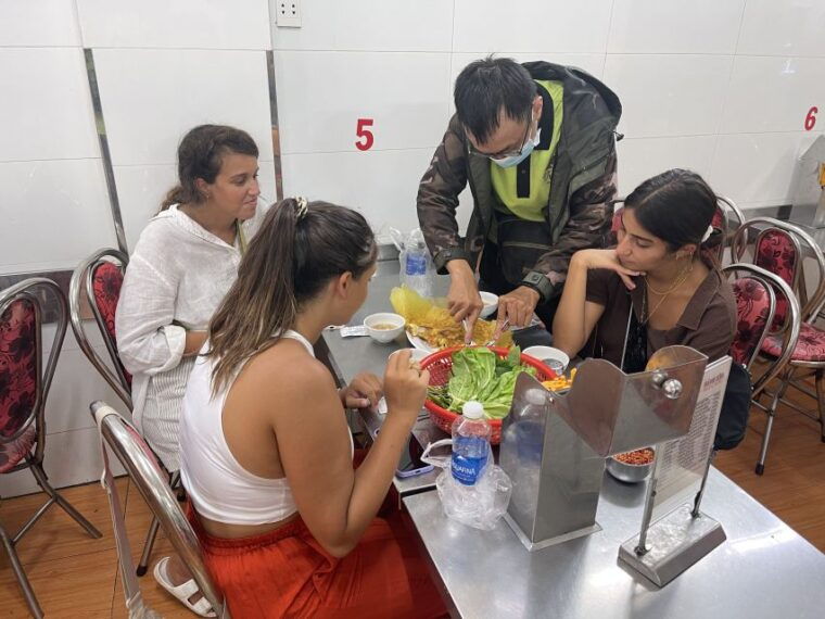 saigon-city-unseen-highlights-2h-tour-opt-ao-dai-riders