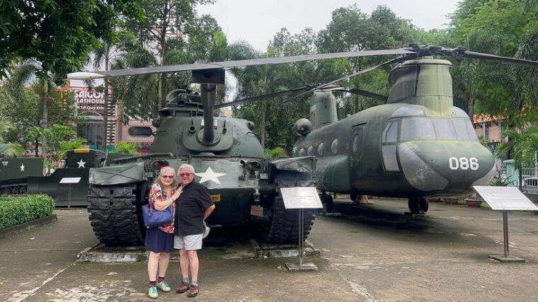 saigon-cycling-bike-tour-ho-chi-minh-city-sightseeing-2