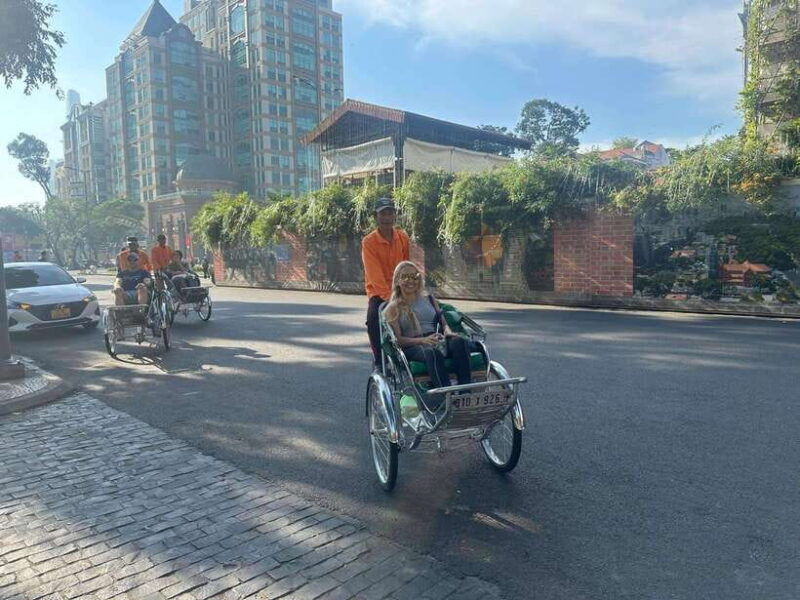 saigon-cycling-tour-ho-chi-minh-city-street-food-bike-cyclo