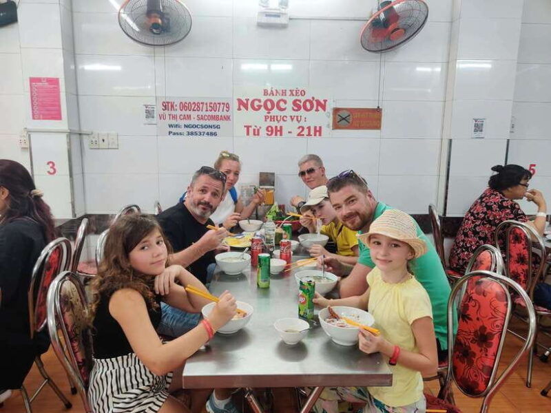 saigon-cycling-tour-ho-chi-minh-city-street-food-bike-cyclo