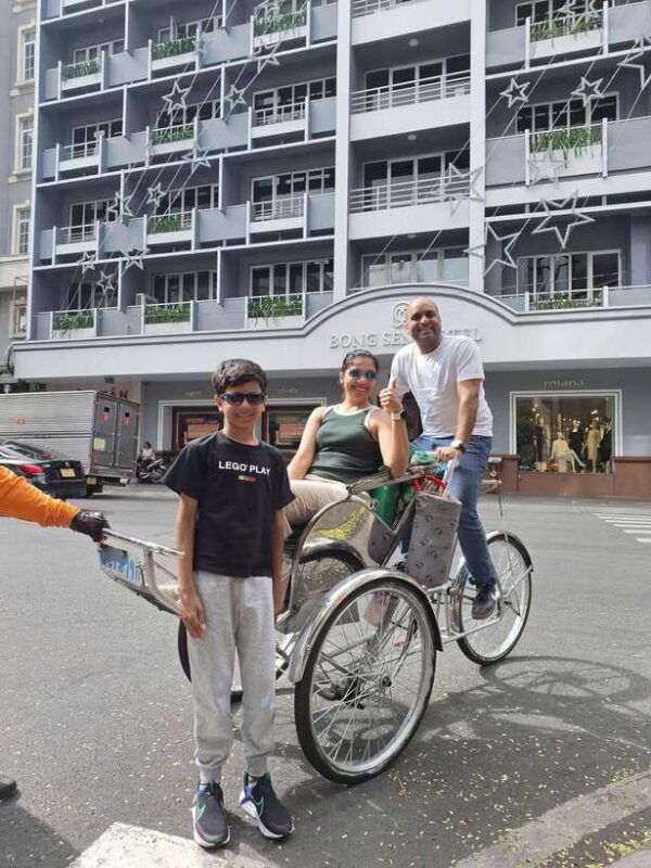 saigon-cycling-tour-ho-chi-minh-city-street-food-bike-cyclo