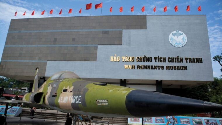 saigon-hightlight-tour-with-hisotry-vibrant-contrasts